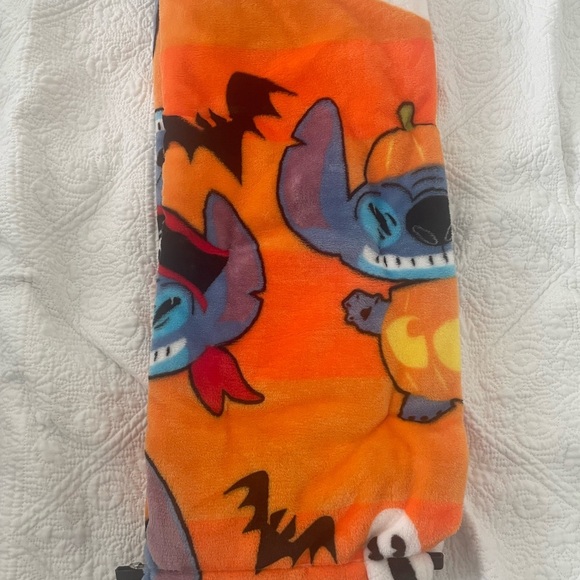 Disney Stitch Halloween Blanket 40 x 50 - Picture 2 of 3